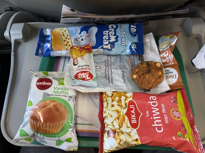 File:Vande Bharat - Snacks.jpg